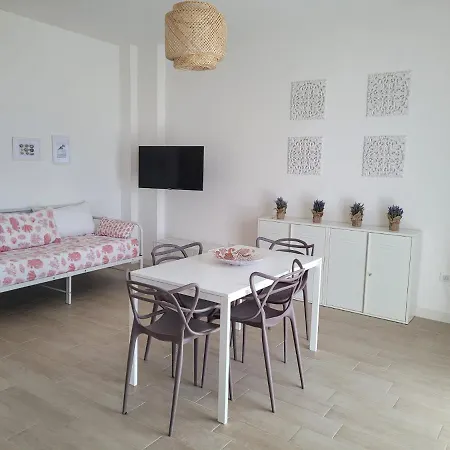 Eleni 50m & Shopping Apartament Lido Marini